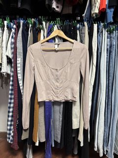 (Category: ) located in . Submitted by isabelasthriftclothes (Listing ID 1466039879, Image 1). Description: .