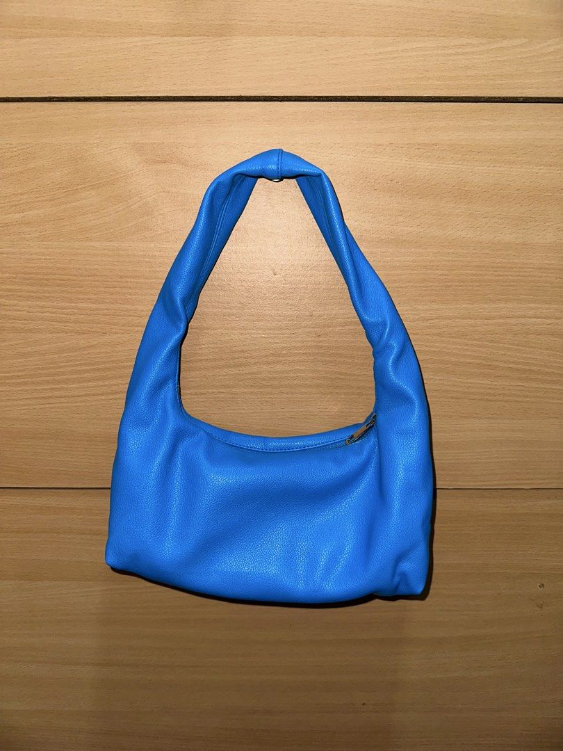 GVN Blue Hobo Bag (Category: Purses & Pouches) located in San Juan City. Submitted by channiesara3 (Listing ID 1465966998, Image 2). Description: In good condition! With a minor flaw shown on the 4th and 5th slides Loc: San Juan City .