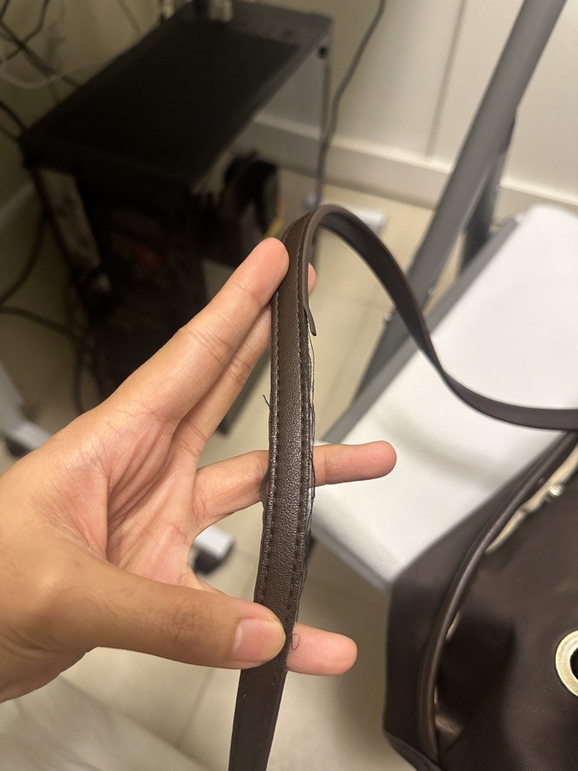 GVN bowler bag - espresso medium (Category: Shoulder Bags) located in Quezon City. Submitted by closet2 (Listing ID 1466078560, Image 3). Description: Issue: handle (pls see photos) Loc: vertis north.