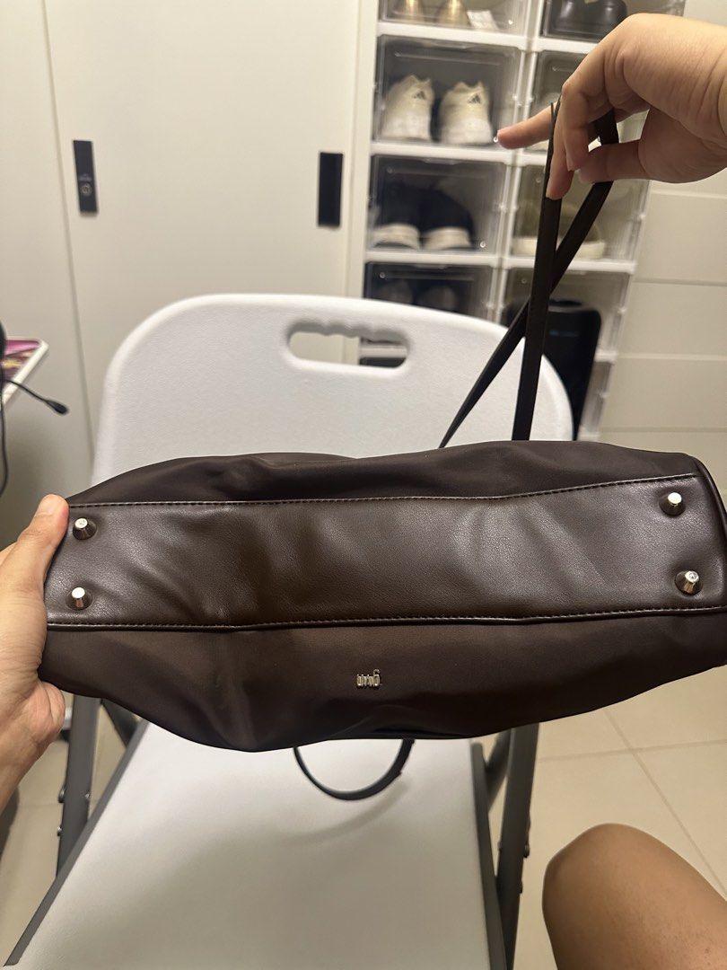 GVN bowler bag - espresso medium (Category: Shoulder Bags) located in Quezon City. Submitted by closet2 (Listing ID 1466078560, Image 2). Description: Issue: handle (pls see photos) Loc: vertis north.