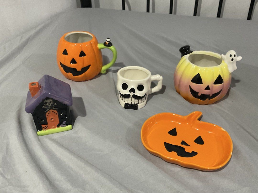 Halloween Ceramic Mugs Decor Set (Category: Coffee & Tea Tableware) located in Santa Rosa. Submitted by declr_wid_me (Listing ID 1466133132, Image 1). Description: - 5-piece ceramic Halloween decor bundle - Includes: 2 pumpkin mugs, 1 mustache skull mug, 1 haunted house figurine, and 1 orange pumpkin face dish - Finish: Clean and glossy on all pieces - Perfect seasonal setup for your kitchen or dining table - Condition: Brand new/Well-kept - Mode