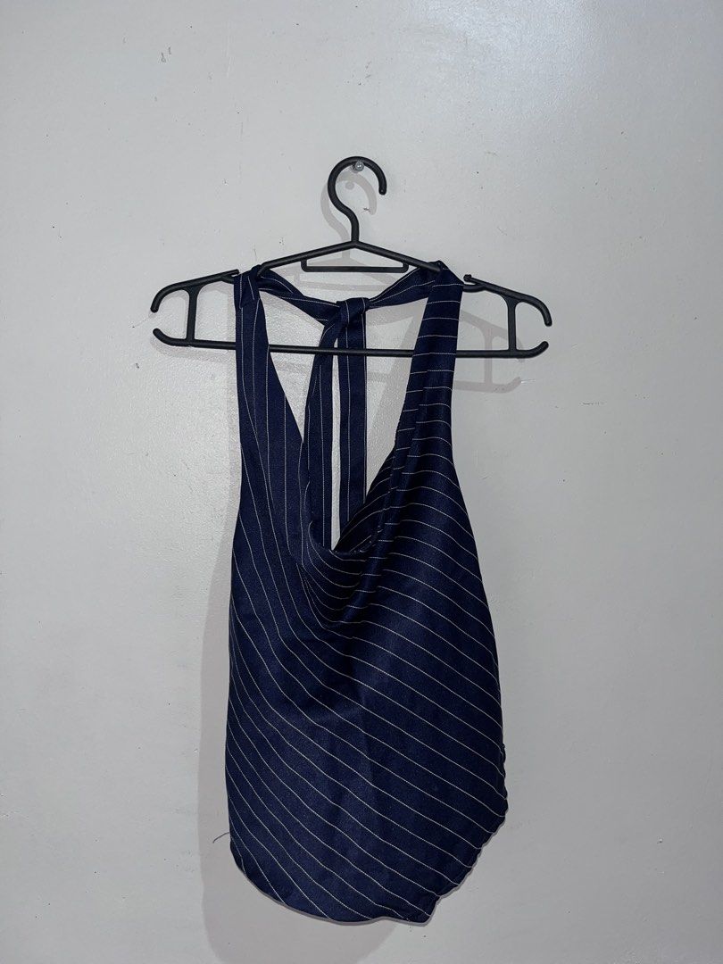 Halter Top (Category: Sleeveless) located in Manila. Submitted by serra_shop (Listing ID 1466111384, Image 2). Description: Brand New Never Used i Just used it to film an affiliate product in Tktok ₱200 Size: Small Location: Pampanga Courier: J&T.