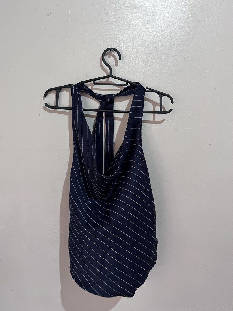 Halter Top (Category: Sleeveless) located in Manila. Submitted by serra_shop (Listing ID 1466111384, Image 3). Description: Brand New Never Used i Just used it to film an affiliate product in Tktok ₱200 Size: Small Location: Pampanga Courier: J&T.