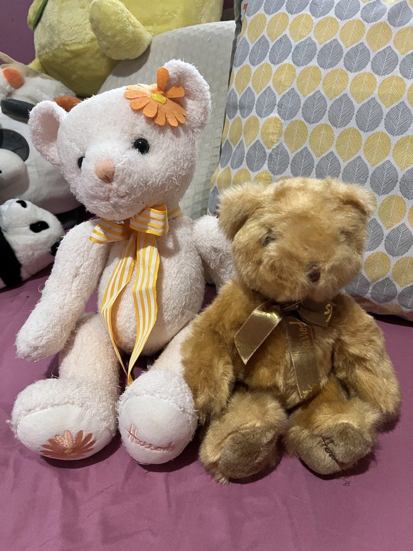 Harrods teddybear (set) (Category: Plushies & Soft Toys) located in Paranaque City. Submitted by bonsaiart (Listing ID 1466042936, Image 1). Description: Pre owned Good condition Selling as set 980+sf Payment via gcash or paymaya Shipping via j&t No to cop / cod / meetupe.