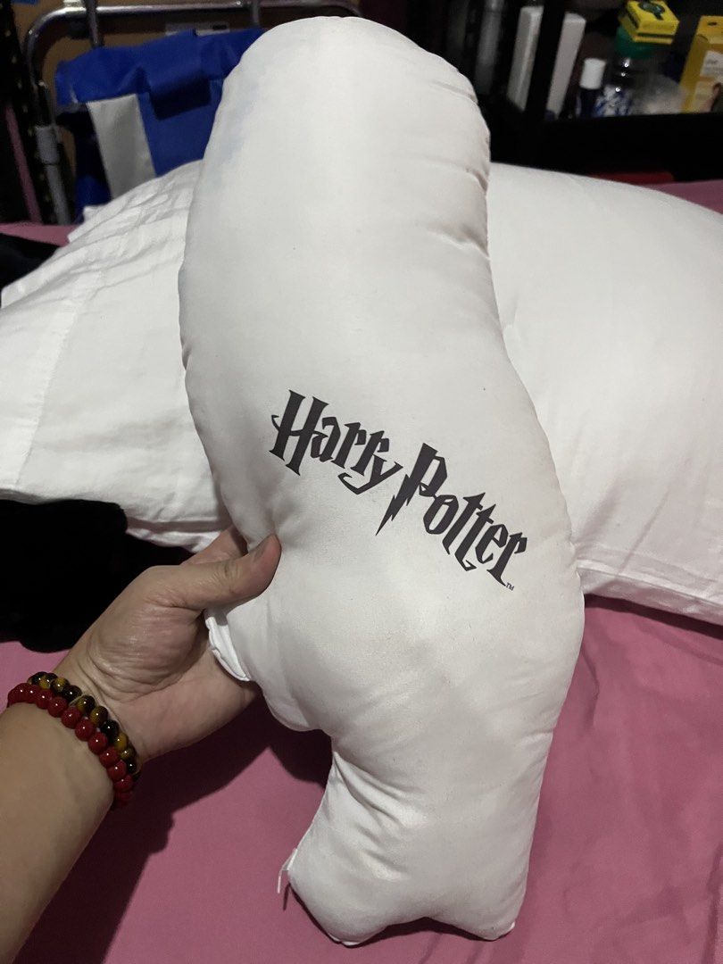 Harry Potter white owl cushion pillow (Category: Character Goods) located in Paranaque City. Submitted by bonsaiart (Listing ID 1466057589, Image 3). Description: Pre owned Good condition 450+sf Payment via gcash or paymaya Shipping via j&t No to cop / cod / meetup.