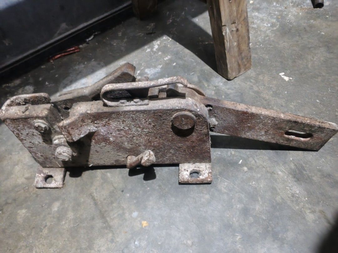 Heavy-Duty Bar Cutter (Category: Locks, Doors & Gates) located in Caloocan City. Submitted by dmrosxix (Listing ID 1466111971, Image 3). Description: - Material: Heavy solid iron with authentic heavy rust and weathering - Mechanism: Pivoting lever arm operation - Installation: Built-in mounting holes on the base for secure setup - Condition: Vintage, rustic, untouched - Best For: DIY restoration projects, rustic home decor, or vintage hardware co