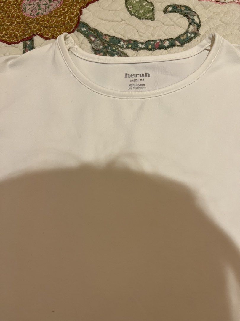 Herah Seamless White Top (Category: Others Tops) located in Quezon City. Submitted by thebuyersarchive (Listing ID 1466005387, Image 2). Description: 🌷in very good condition 🌷medium but fits xs-s better 🌷thick stretchable fabric 🌷13.8(W)x19.5(L) inches 🌷pm me for further inquiries .