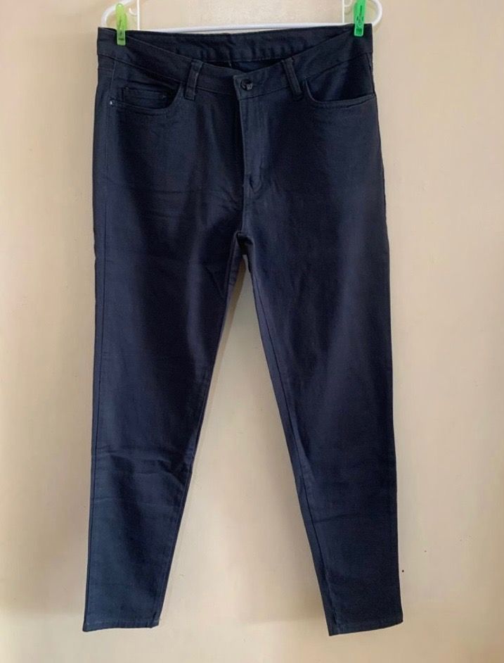 Herbench Denim Pants Womens (Category: Jeans) located in Valenzuela. Submitted by clickandshoppreloved (Listing ID 1465967571, Image 1). Description: Herbench Denim Pants Womens Original, Onhand 34 Size On Tag Waist : 31in Height: 38 - 41 Color : Black (Excellent Condition, Good As New).
