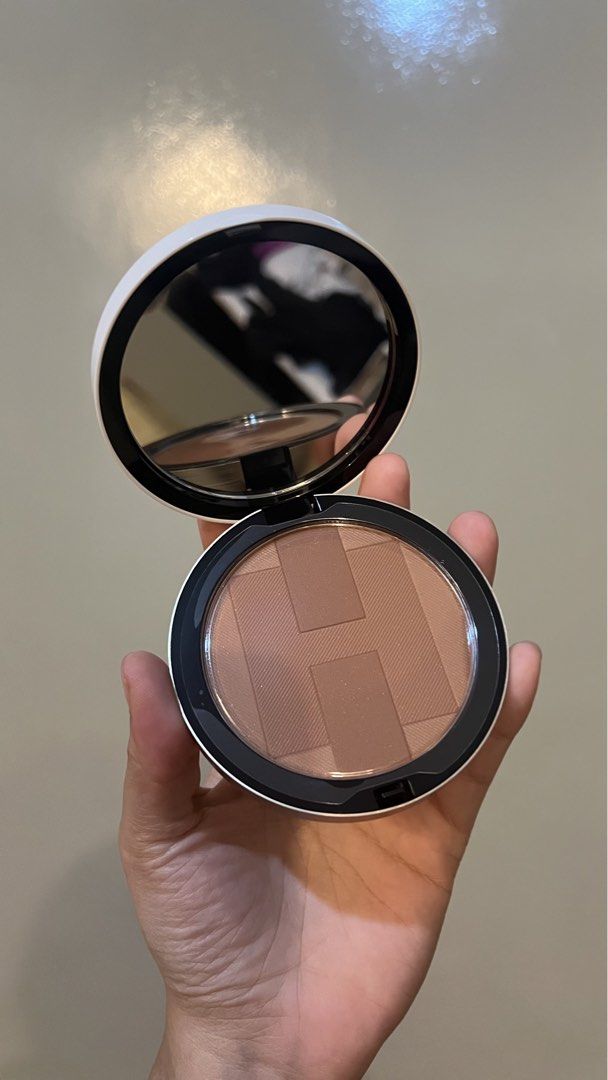 Hermes Htrio Bronzer in 04 Sienne (Category: Makeup) located in Cainta. Submitted by rsshopacc (Listing ID 1466050386, Image 3). Description: Brand new, purchased in Rustans. Opened to check only Hermes Bronzer Srp: 7,100 Negotiable Selling low, planning to get shade 05 :) Helping tags: make up, hermes make up, chanel, high end, luxury, gucci, louis vuitton, blush, makeup.