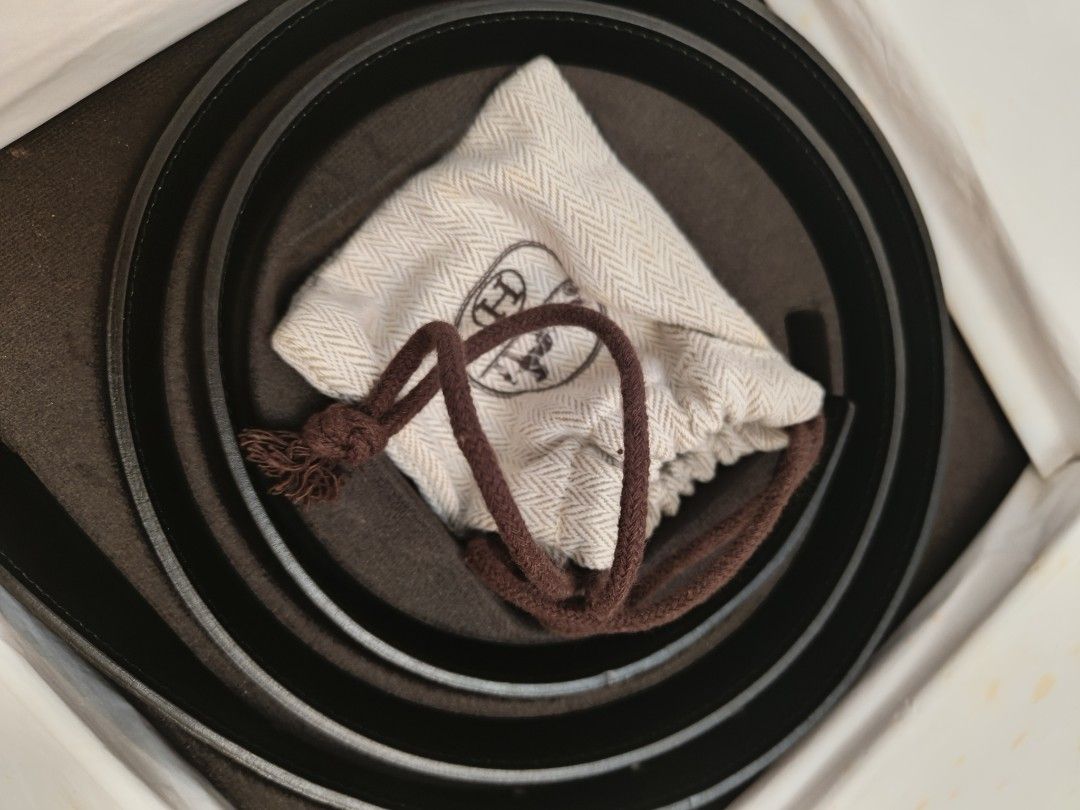 HERMÈS LEATHER BELT (Category: Belts) located in Makati City. Submitted by emem.pre.owned.ph (Listing ID 1466036681, Image 3). Description: -hermes reversible belt -box and dustbag included -fit 34 to 39 -excellent condition -sligthy negotiable.
