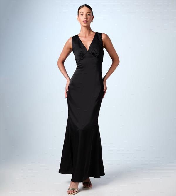 HIGH QUALITY BEADED BACK BLACK LONG GOWN (Category: Evening dresses & gowns) located in Quezon City. Submitted by fashionblvdph02 (Listing ID 1465967491, Image 3). Description: fits to med waist 28”; length 60” zip back HIGH QUALITY CLASSY & SUPER PRETTY when worn .