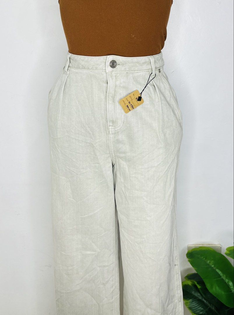 High Waist Light Grey Wide Leg Pants (Category: Jeans) located in Manila. Submitted by bengirlclothing (Listing ID 1465996547, Image 3). Description: - SIZE: 26-27 inches waist -LENGTH: 40inches -Color: Light grey - Style: Wide-leg denim pants with pleated front - Fit: High-waisted with single button closure and zip fly.