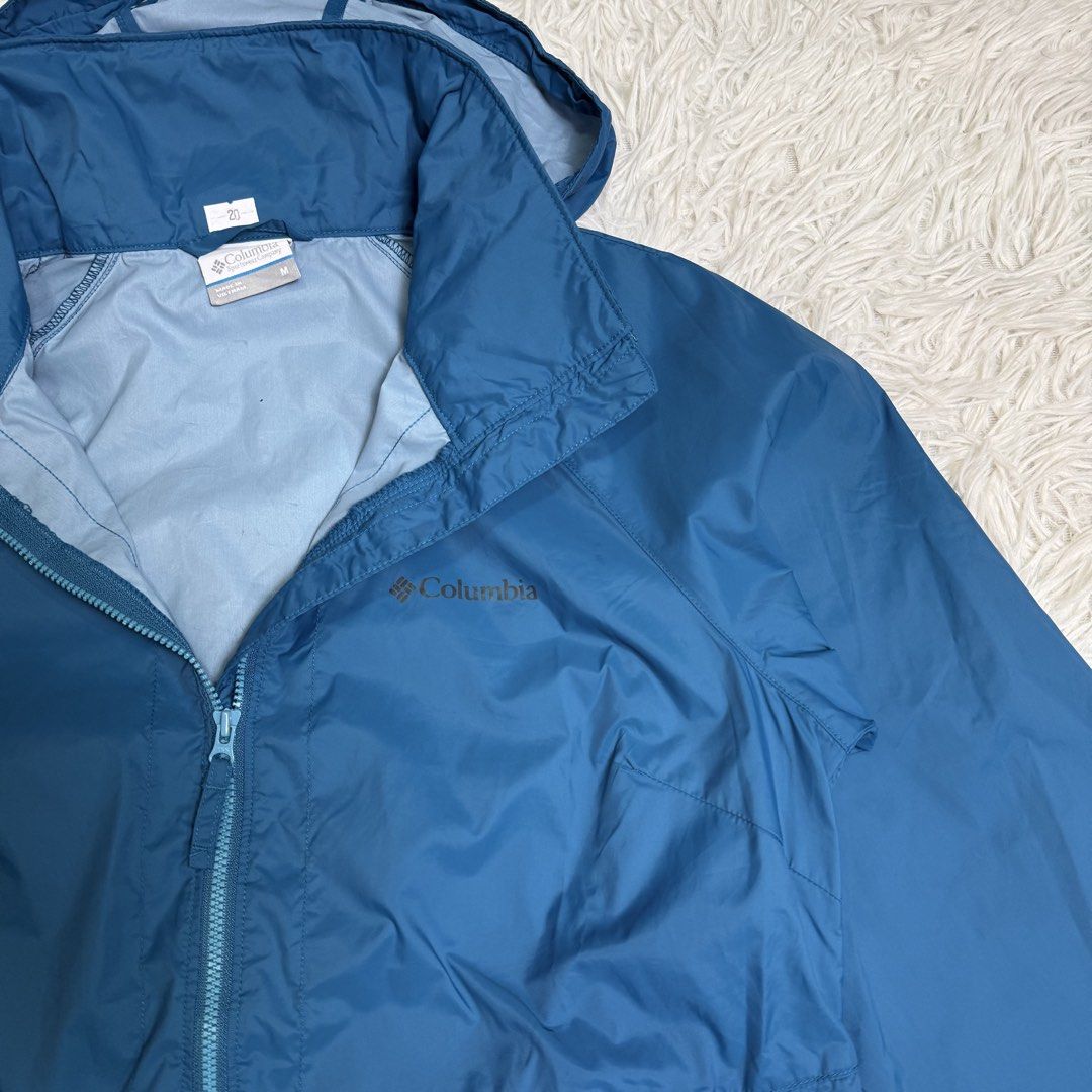 Hiking / outdoor (Category: Activewear) located in Baguio. Submitted by sellingtonshop (Listing ID 1466060790, Image 3). Description: s20. Columbia arcadia rain jacket *lightweight and water proof Size: M womens Dimes: 26*21 Condition: good as new Issue: none Grab: 1280.