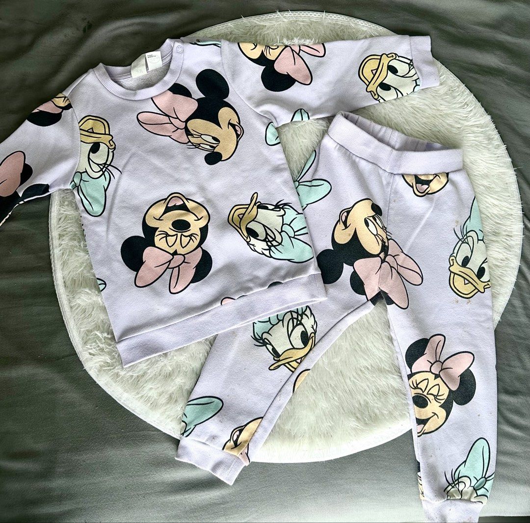 H&M 2-piece Minnie Mouse sweatshirt set (Category: Babies & Kids Fashion) located in Paranaque City. Submitted by joycexu00 (Listing ID 1466035949, Image 2). Description: H&M 2-piece Minnie Mouse sweatshirt Set Size on tag: 1.5y - 2y Color: Purple May minimal stain ang pants, I don’t know how to remove it. .