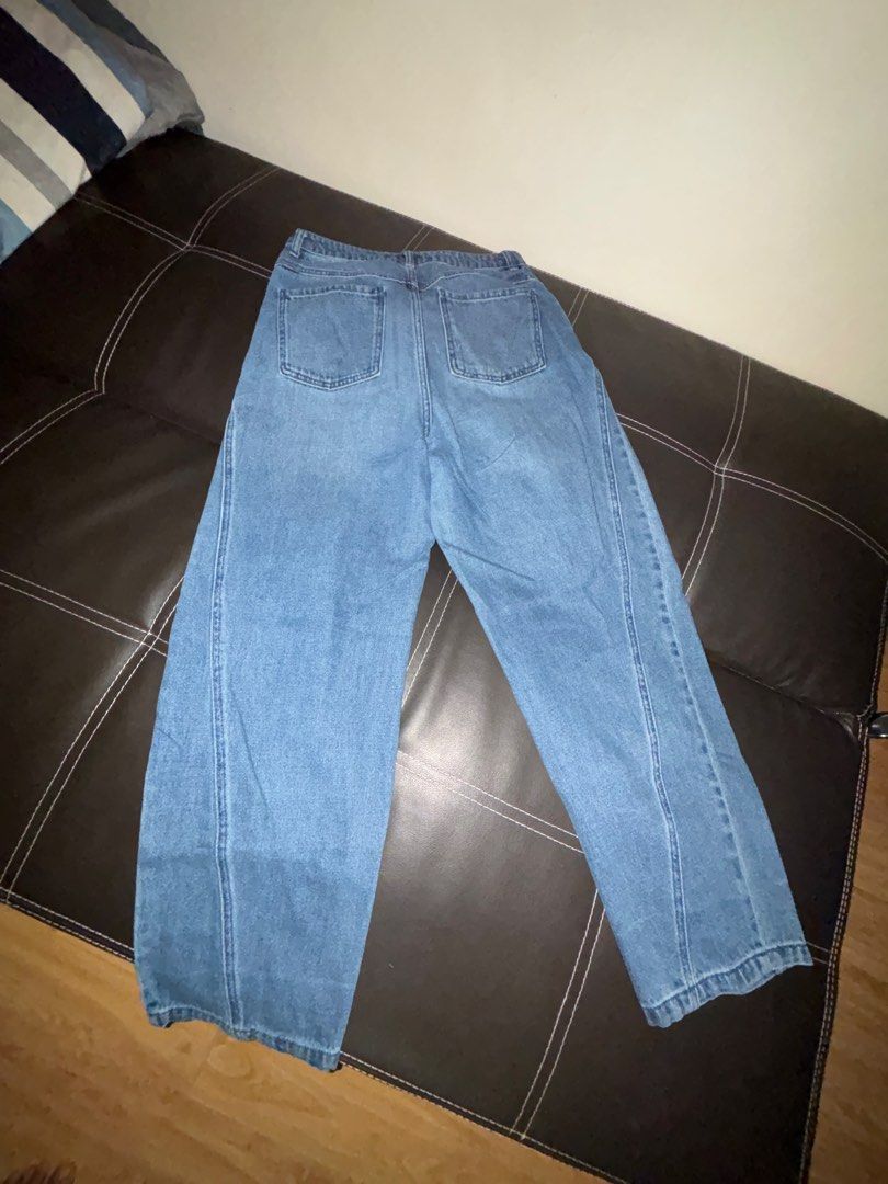 H&M barrel jeans (Category: Jeans) located in Quezon City. Submitted by chellecdngn (Listing ID 1466049389, Image 2). Description: All measurements and WW is uploaded. Needs wash, natambak sa cabinet. .