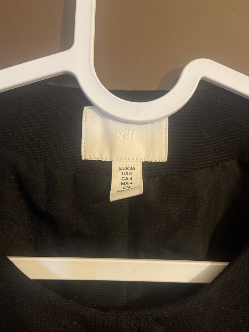 H&M Black Button-Up Sleeveless Vest Size US 4 (Category: Sleeveless) located in Manila. Submitted by mzclm (Listing ID 1465965944, Image 2). Description: - Brand: H&M - Size: EUR 36 / US 4 - Color: Black - Design: Sleeveless with a structured round neckline - Details: Front button closures and functional pockets - Styling: Great for layering over shirts or wearing solo.