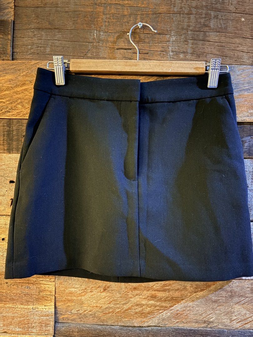 H&M Black Mini Skirt Size US 2 (Category: Skirts) located in Quezon City. Submitted by makingroomfinds (Listing ID 1466074103, Image 1). Description: - Brand: H&M - Color: Black - Size: EUR 34 / US 2 - Fit: Tailored fit with clean lines and clean waistline - Details: Structured seams and back welt pockets - Condition: Excellent - Style: Classic wardrobe staple, versatile for casual or formal wear.