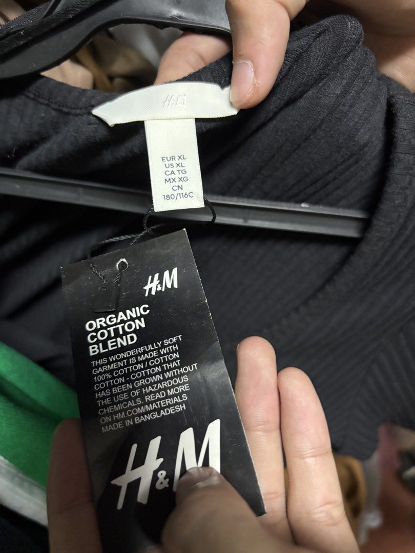 H&M bodysuit blouses (Category: Blouses) located in Pila. Submitted by isabelasthriftclothes (Listing ID 1466100120, Image 2). Description: .