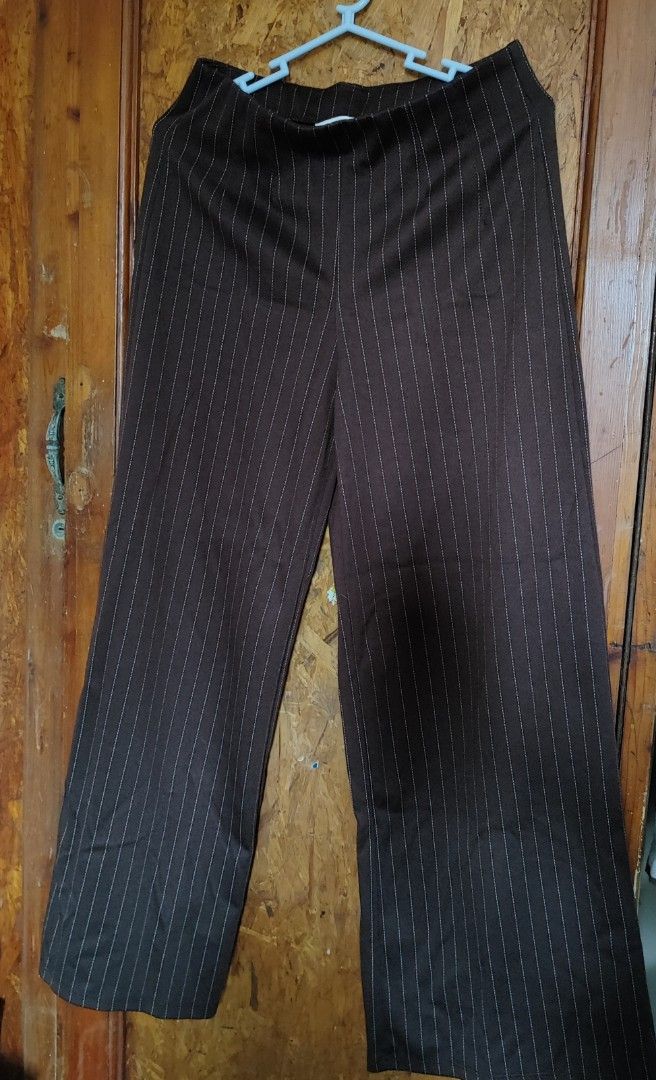 H&M Brown Wide Leg (Category: Other Bottoms) located in Mandaluyong City. Submitted by luxienn (Listing ID 1465974798, Image 1). Description: H&M Brown Wide Leg Garterized Used Twice It fits me even as a midsize girl Height: 5'1 Size: XS Rfs: don't use it anymore / not my style anymore.