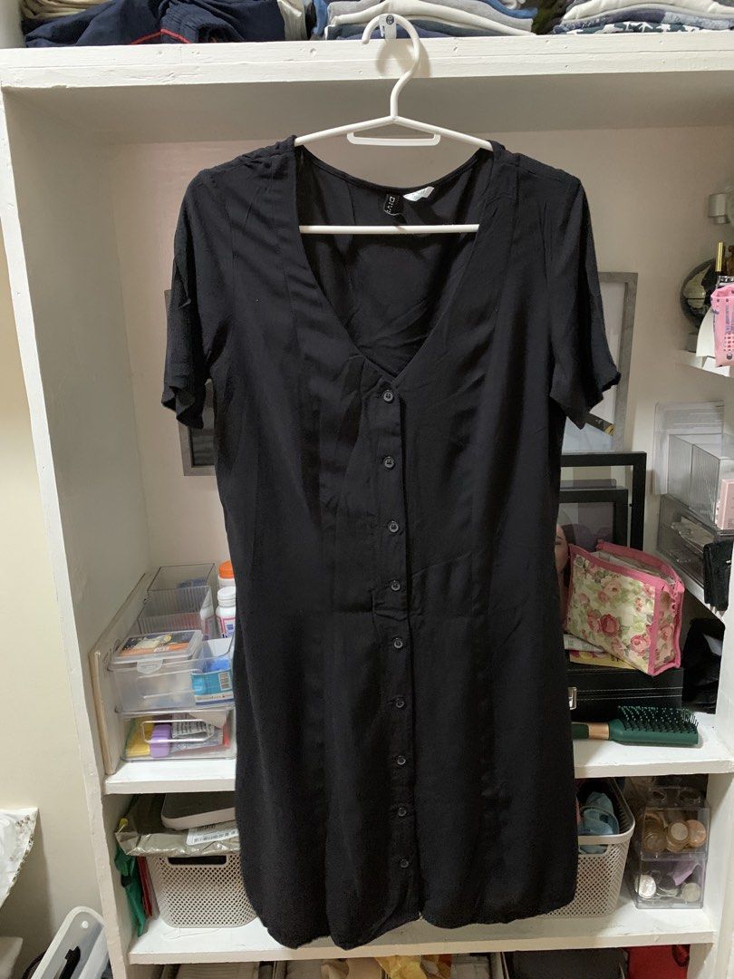 h&m button down dress (Category: Dresses) located in Manila. Submitted by nej21 (Listing ID 1466037371, Image 1). Description: Fits small to medium Button down Pretty in actual Good as new!.