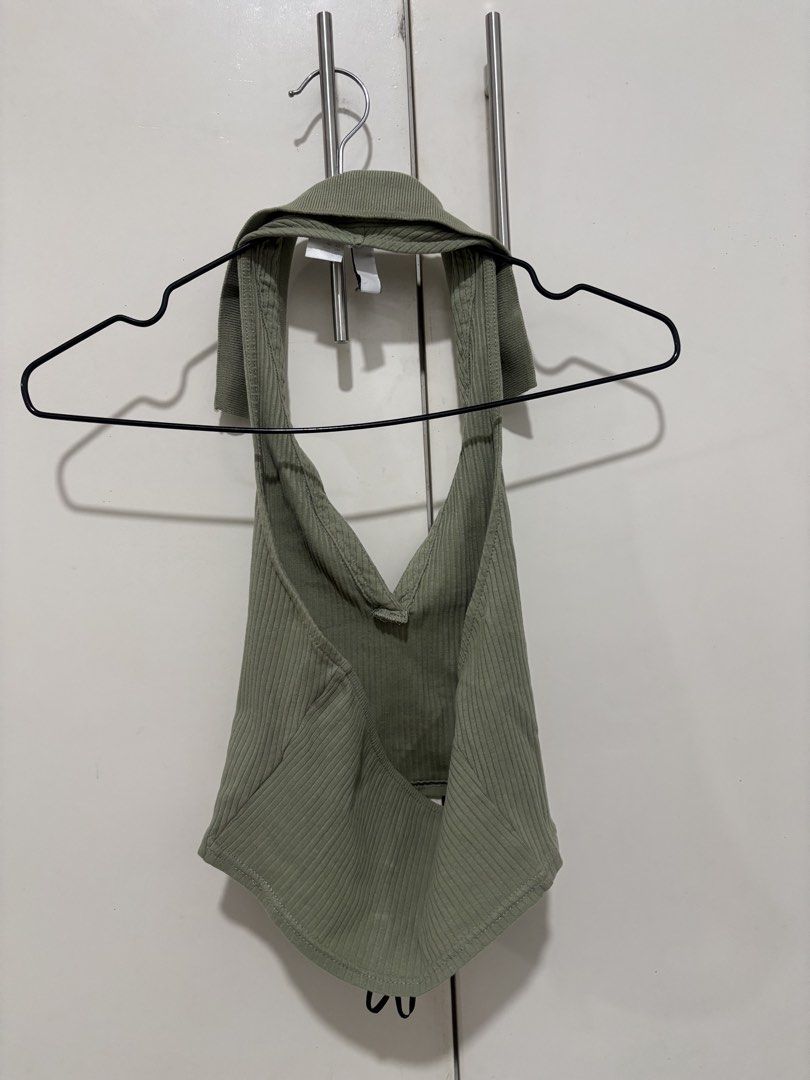 H&M Collared Sleeveless Top (Category: Sleeveless) located in Manila. Submitted by archivemae (Listing ID 1466090097, Image 2). Description: - H&M Collared Green Top - Size XS fits up to S - Used 1-2 times only - RFS: Decluttering - Delivery care of buyer Send a DM for questions & negotiation 💌.