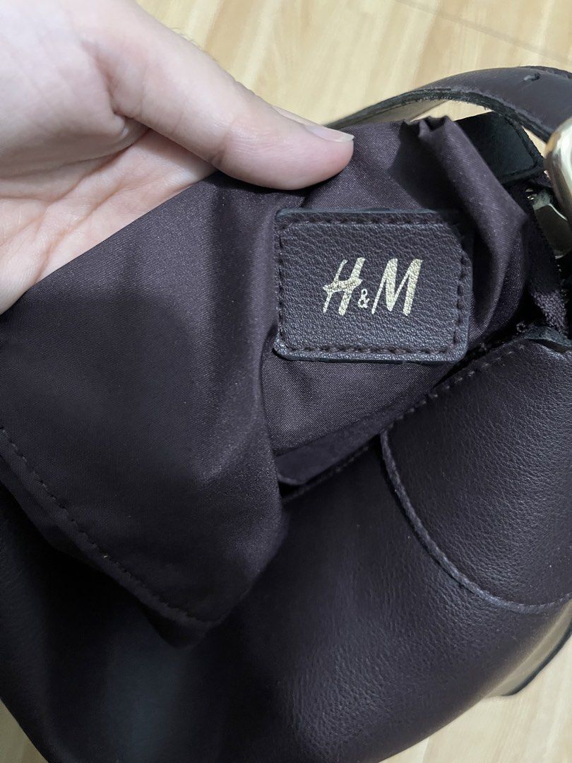H&M Dark Brown Shoulder Bag (Category: Shoulder Bags) located in Manila. Submitted by auchive (Listing ID 1466137404, Image 3). Description: .
