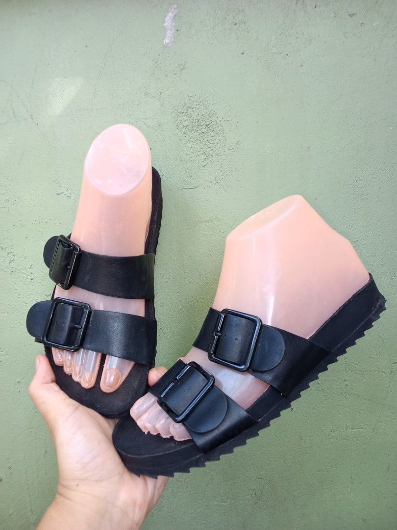 H&M Divided (Category: Flats & Sandals) located in General Santos City (Dadiangas). Submitted by ukayonlineshoppe (Listing ID 1465995852, Image 1). Description: no issue kasya 36/37.