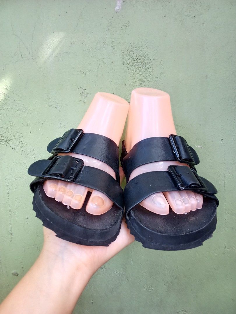 H&M Divided (Category: Flats & Sandals) located in General Santos City (Dadiangas). Submitted by ukayonlineshoppe (Listing ID 1465995852, Image 2). Description: no issue kasya 36/37.
