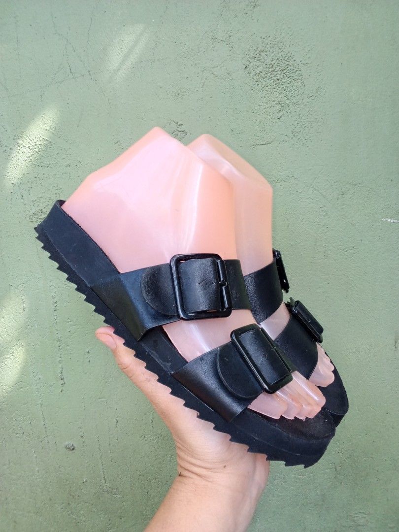H&M Divided (Category: Flats & Sandals) located in General Santos City (Dadiangas). Submitted by ukayonlineshoppe (Listing ID 1465995852, Image 3). Description: no issue kasya 36/37.