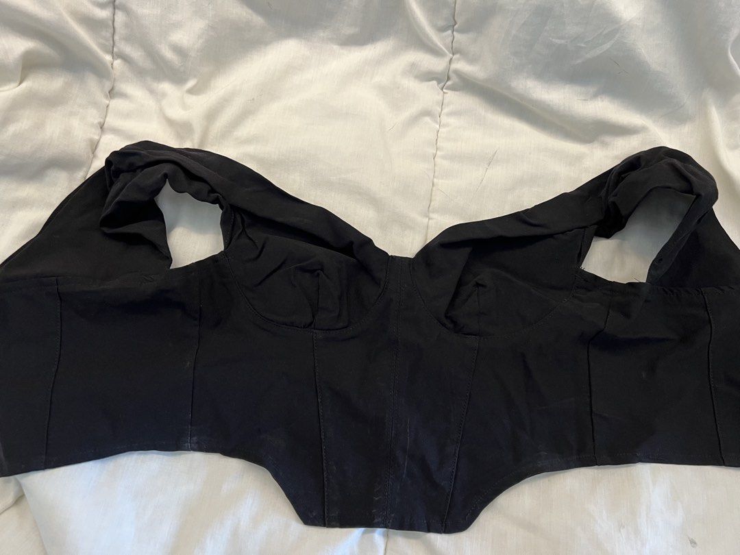 H&M Divided Black Corset Top XS (Category: Sleeveless) located in Quezon City. Submitted by pattyyspreloved (Listing ID 1465964976, Image 1). Description: - Brand: H&M Divided - Size: EUR 34 / US XS - Color: Classic black (goes with everything) - Features: Structured bodice with boning seams, molded cups, thick shoulder straps, and full back zip closure - Material: Cotton blend with slight stretch - Condition: Clean and well-maintained.