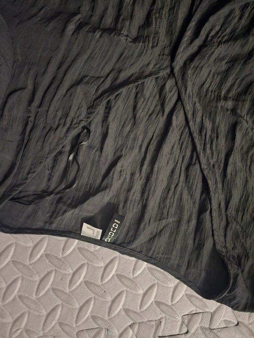 H&M Divided Black Crinkled Wrap Blouse Size L (Category: Blouses) located in Manila. Submitted by john.tulalian (Listing ID 1466127992, Image 3). Description: - Brand/Model: H&M Divided Black Wrap Top - Size: L (fits true to size) - Material: Lightweight textured crinkled fabric - Design: V-neckline, long flare sleeves, and adjustable side tie closure -Negotiable -Price+Sf .
