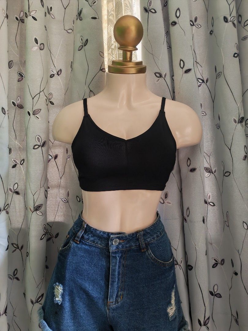 H&M Divided Black Crop Top Size S (Category: Shirts) located in Caloocan City. Submitted by _misskaye (Listing ID 1465961796, Image 1). Description: - Brand: H&M Divided - Item: Simple black crop top - Size: S (fits true to size) - Design: Spaghetti straps, basic scoop neckline - Fabric: Soft and stretchy - Perfect for: Everyday layering or pairing with high-waisted shorts.