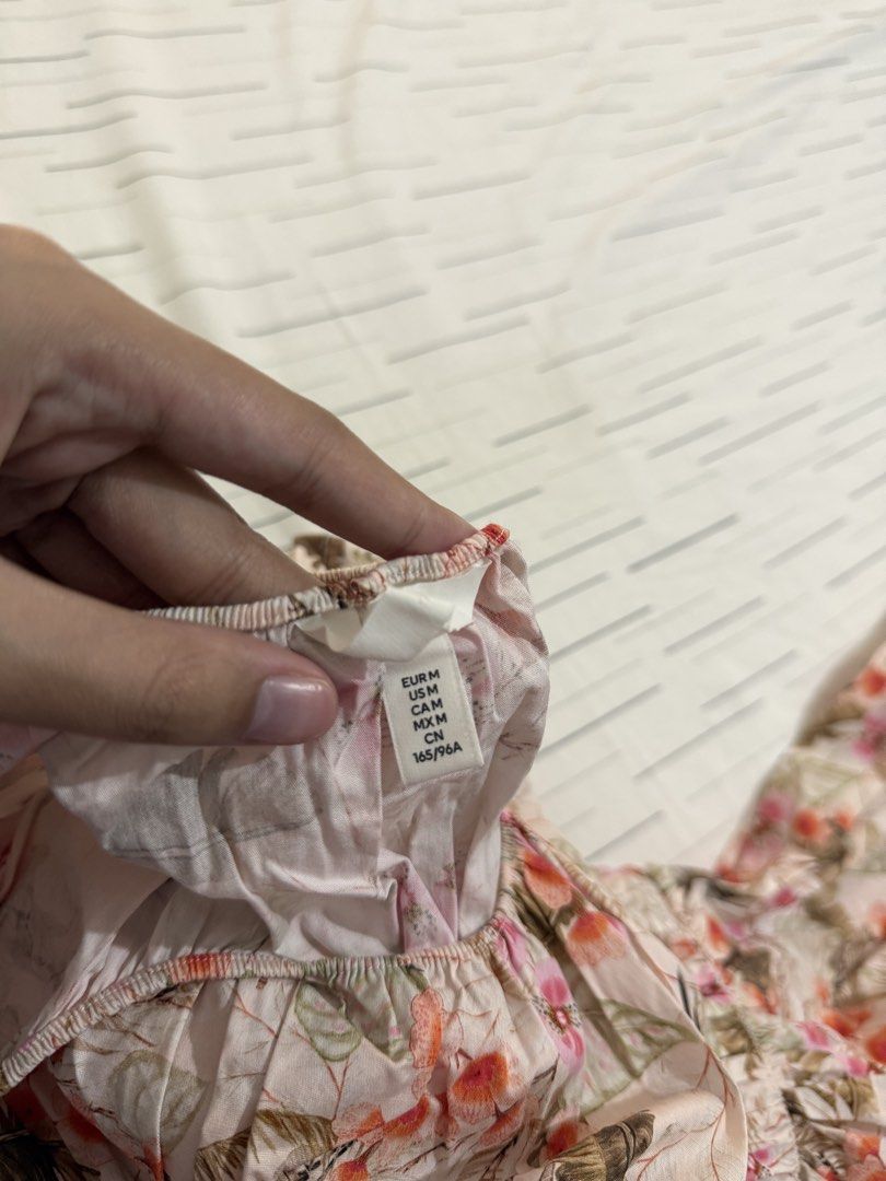 H&M Dress (Category: Dresses) located in Quezon City. Submitted by xoxobuy (Listing ID 1465962791, Image 2). Description: Good as new.
