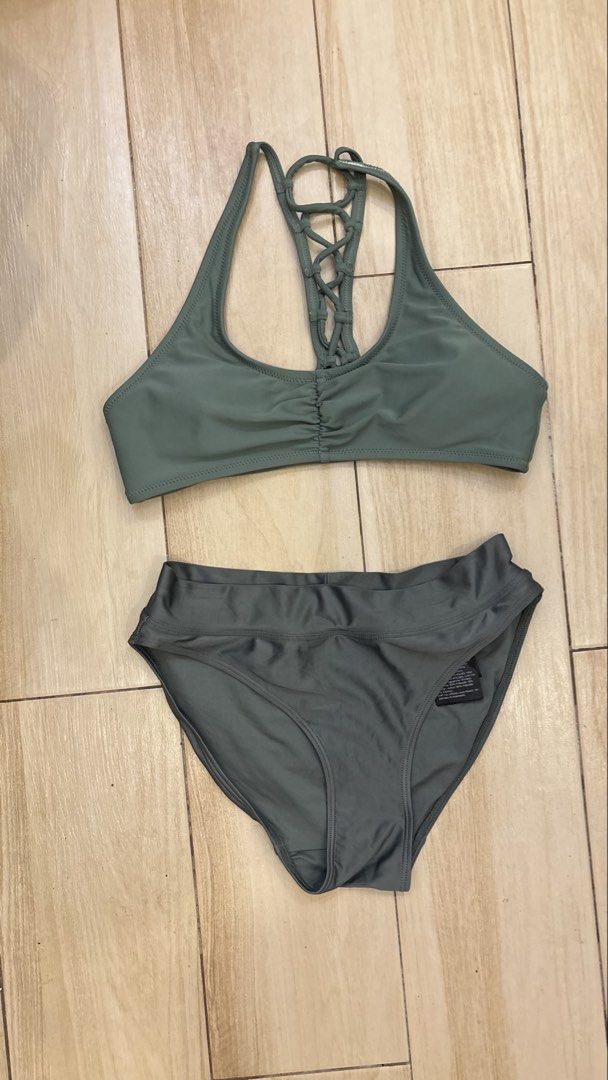 H&M Forest Green Two Piece Swimsuit (Category: Bikinis & Swimsuits) located in Pakil. Submitted by byvera (Listing ID 1466011279, Image 1). Description: the top has no brand.