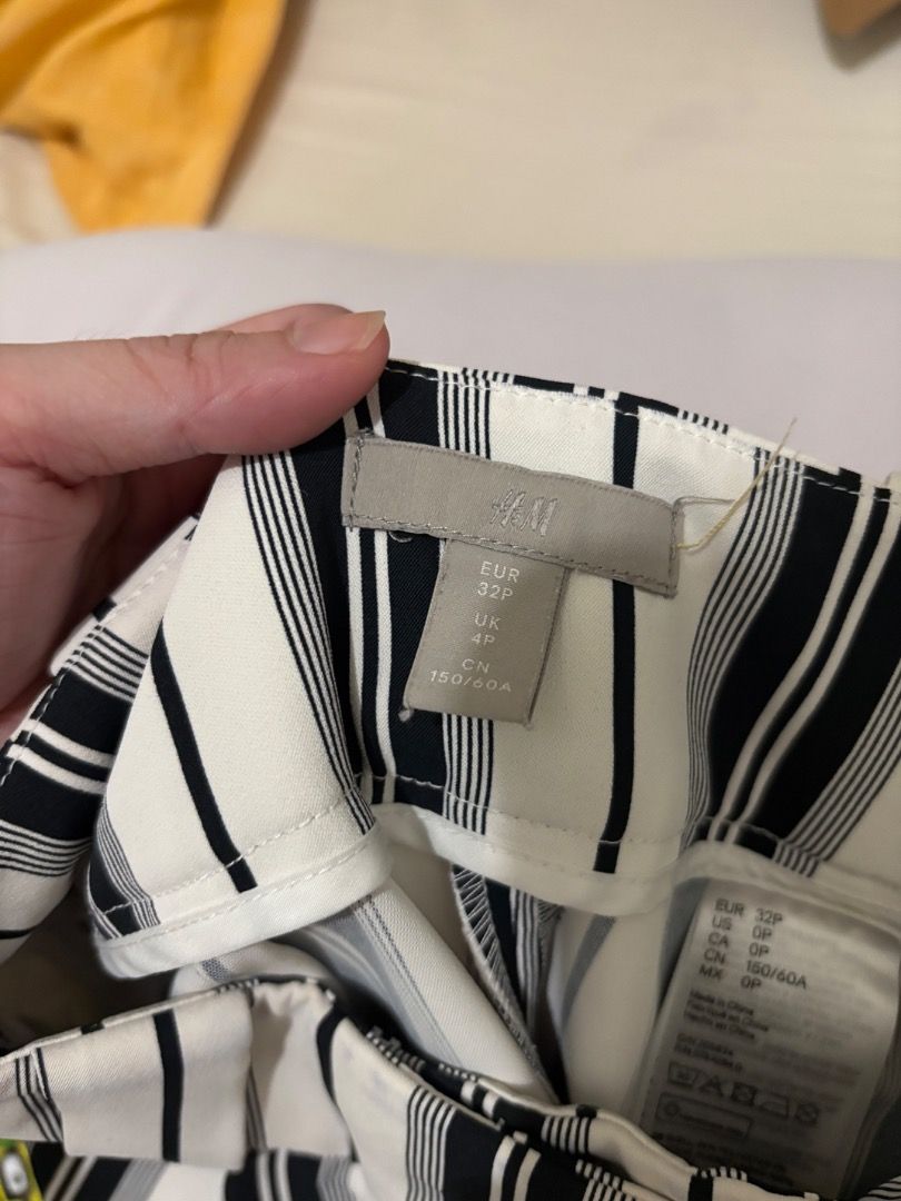 H&M High-Waisted Striped Pants (Category: Jeans) located in Pasig City. Submitted by lae.c (Listing ID 1466123275, Image 2). Description: - High-waisted wide-leg pants - Fits 24" waist - Black & white striped design.