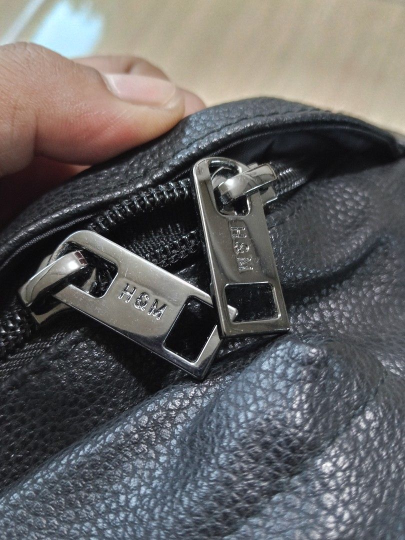 H&M Leather Belt bag (Category: Belt bags, Clutches and Pouches) located in Glan. Submitted by cpaharodde48008 (Listing ID 1466072138, Image 3). Description: H&M Leather Belt bag like new.