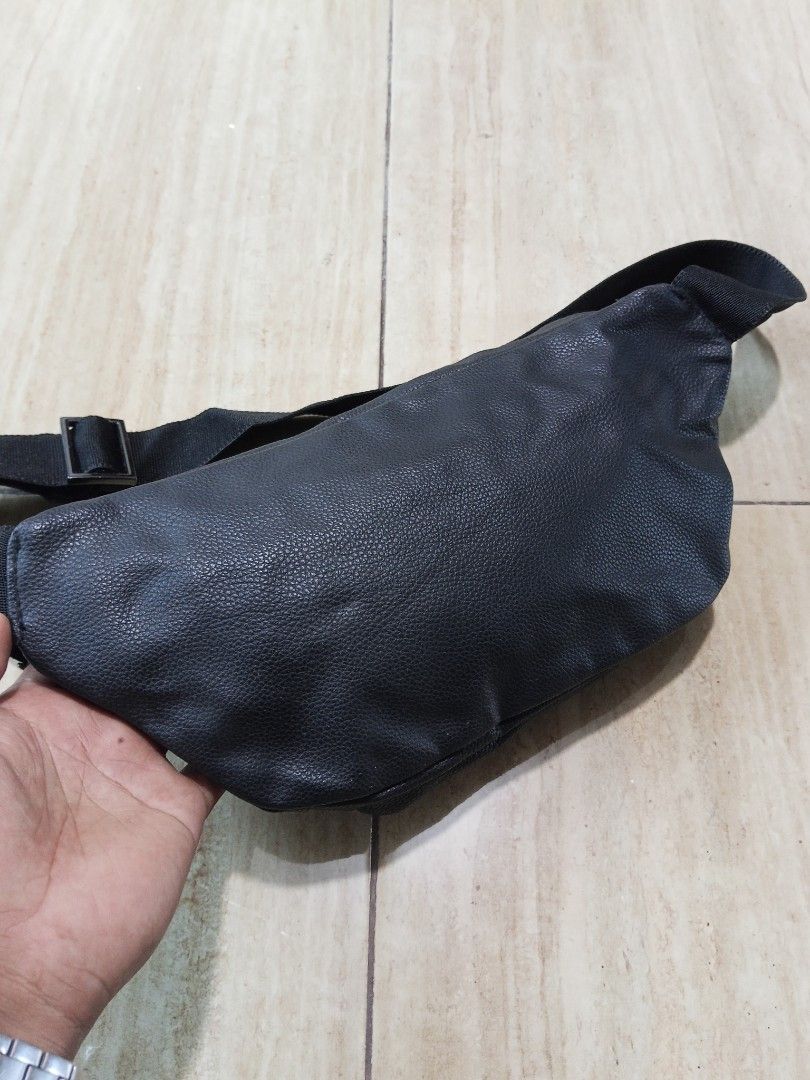 H&M Leather Belt bag (Category: Belt bags, Clutches and Pouches) located in Glan. Submitted by cpaharodde48008 (Listing ID 1466072138, Image 2). Description: H&M Leather Belt bag like new.