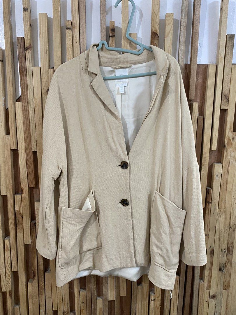 H&M Linen Blend Blazer (Category: Coats, Jackets and Outerwear) located in Mabalacat. Submitted by calmrabbit.ae2127 (Listing ID 1466058999, Image 3). Description: .