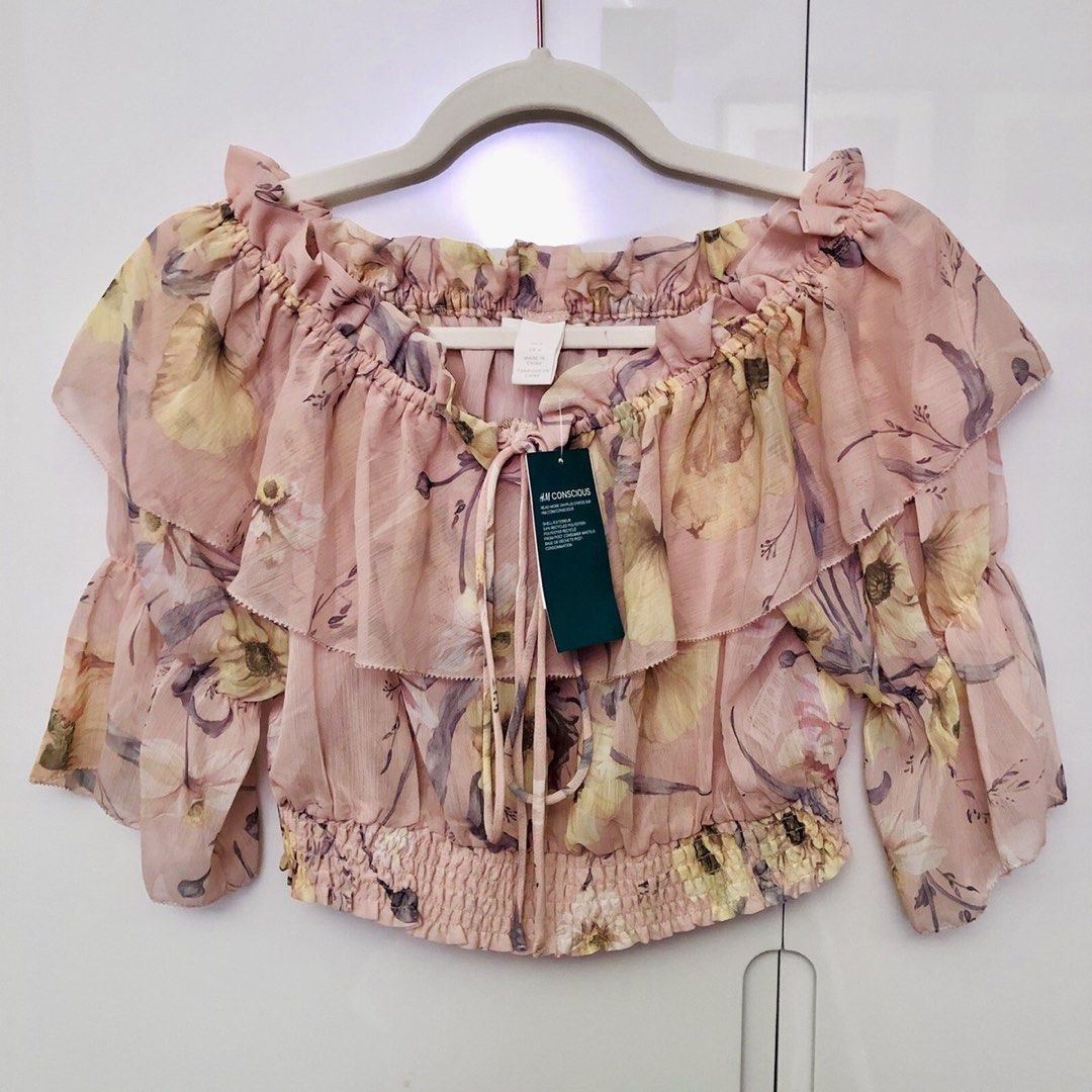 H&m Offshoulder Floral Top (Category: Blouses) located in Taguig. Submitted by intransitforyou (Listing ID 1465996165, Image 3). Description: Eur 34 ko.