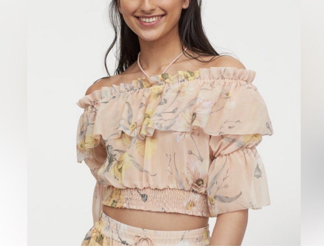 H&m Offshoulder Floral Top (Category: Blouses) located in Taguig. Submitted by intransitforyou (Listing ID 1465996165, Image 2). Description: Eur 34 ko.