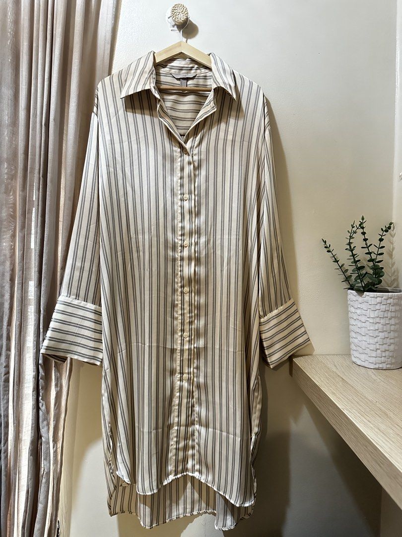 H&M Oversized Satin Long Maxi Dress (Category: Dresses) located in Pasig City. Submitted by lovedbymori_ (Listing ID 1466096356, Image 3). Description: Worn for 2 hours only. Good as new! Medium on tag but fits up to XL. Purchased for ₱1,600+.