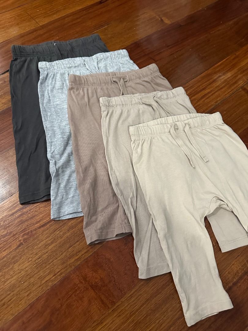 H&M Pants Bundle Set of 5, Size: 9M (Category: Babies & Kids Fashion) located in Makati City. Submitted by travelfinds34611 (Listing ID 1466120335, Image 2). Description: GOOD CONDITION H&M Pants Bundle Set of 5 Size: 9M Colors: Charcoal, Grey, Brown, Khaki, Beige .