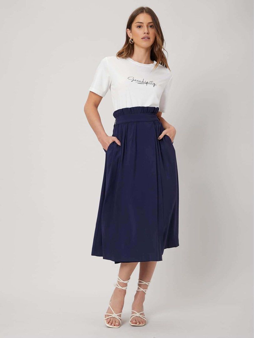 H&M Paper cut skirt (Category: Skirts) located in Makati City. Submitted by go_thrifty (Listing ID 1466152268, Image 1). Description: H&M Paper cut skirt 𝙎𝙞𝙯𝙚: Large 𝘾𝙤𝙣𝙙𝙞𝙩𝙞𝙤𝙣: Like new✨Navy 🏷️380 *Missing belt 📍 𝙇𝙤𝙘𝙖𝙩𝙞𝙤𝙣: Quirino Province 🚛 𝘾𝙤𝙪𝙧𝙞𝙚𝙧: J&T Express / JRS Express 💳 𝙁𝙞𝙧𝙨𝙩 𝙩𝙤 𝙥𝙖𝙮, 𝙜𝙚𝙩𝙨 𝙩𝙝𝙚 𝙞𝙩𝙚𝙢 ⚠️ 𝙉𝙤 𝙍𝙚𝙩𝙪𝙧𝙣/𝙍𝙚𝙛𝙪𝙣𝙙 🚫 𝙉𝙊 𝙏𝙊 𝙄𝙍𝙍𝙀𝙎𝙋𝙊𝙉𝙎𝙄𝘽𝙇𝙀 𝘽𝙐𝙔𝙀𝙍/ 𝙅𝙊