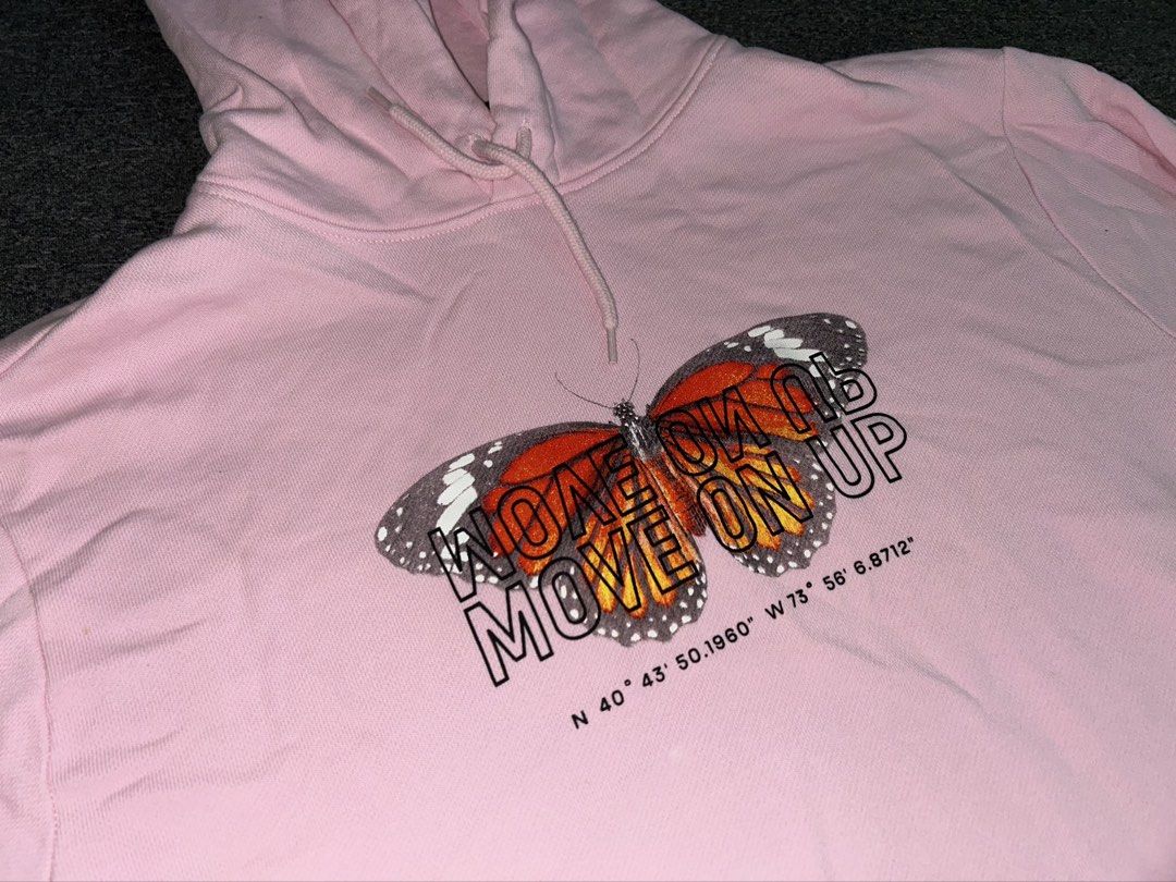 h&m pink oversized hoodie (Category: Coats, Jackets and Outerwear) located in Rizal. Submitted by vivismuse (Listing ID 1465983511, Image 2). Description: fabric slightly thin.