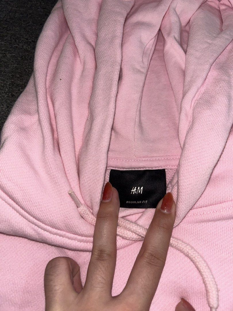 h&m pink oversized hoodie (Category: Coats, Jackets and Outerwear) located in Rizal. Submitted by vivismuse (Listing ID 1465983511, Image 3). Description: fabric slightly thin.