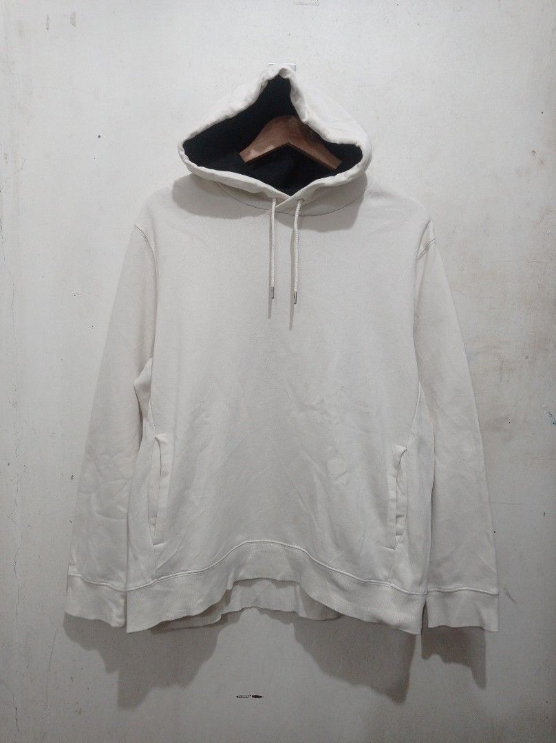 H&M Plain Hoodie (Category: Hoodies) located in Pasig City. Submitted by pureselectionapparel (Listing ID 1466098821, Image 1). Description: H&M Plain Hoodie 🏷️ Size large on tag Can fit up to XL Dimes: 23.5width, 27length Excellent Condition Issue: Washable stains (check last 3 pictures) 300 plus ship Location: Pasig City.