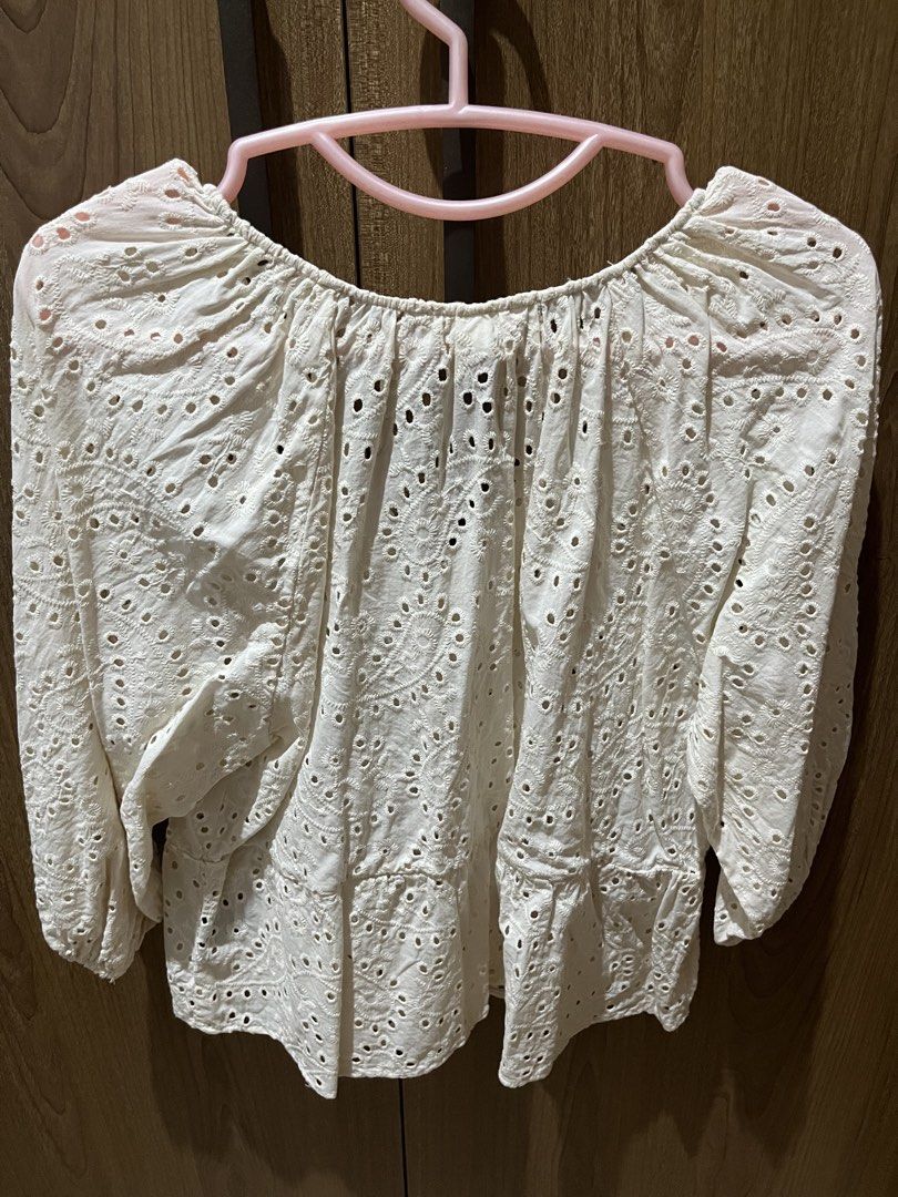 H&M White Eyelet Embroidered Blouse Size M (Category: Blouses) located in Quezon City. Submitted by epictiger.c6451a (Listing ID 1465964220, Image 3). Description: - Brand: H&M - Size: M (fits true to size) - Color: White - Design: V-neck with front buttons, all-over floral eyelet embroidery, and a peplum hem - Sleeves: Three-quarter length with elastic cuffs - Fabric: Lightweight and breathable - Condition: Excellent, clean with no stains or dam