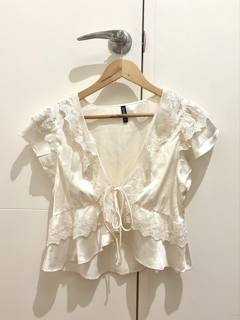 H&M White Lace Trim Blouse (Category: Blouses) located in Mandaluyong City. Submitted by potatohead_72 (Listing ID 1466059296, Image 1). Description: worn only once! great fit for occasions and really gives that makati girl fit. perfect to pair with a skirt or denim!.