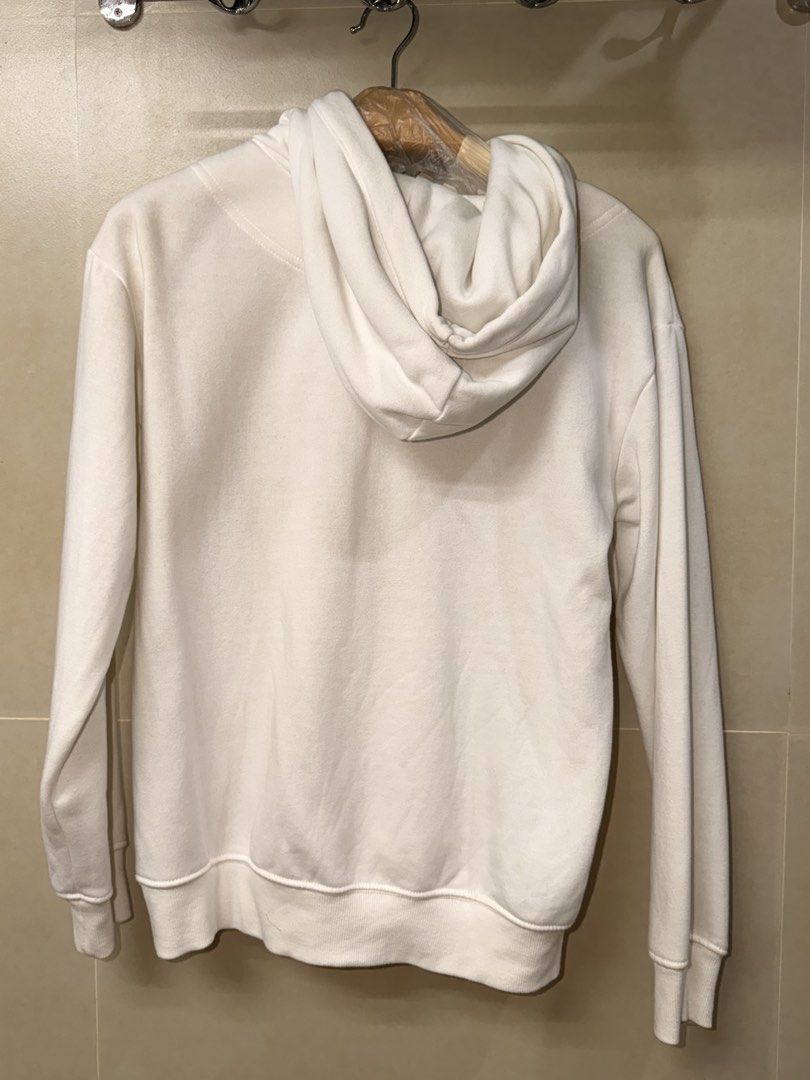 H&M white sweater (Category: Coats, Jackets and Outerwear) located in Manila. Submitted by benzey (Listing ID 1465975198, Image 2). Description: Open for bundle.