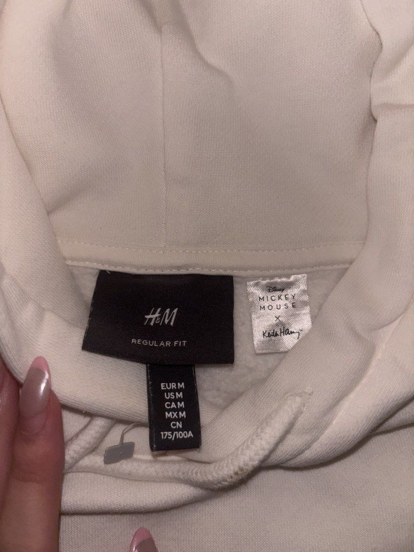 H&M x Disney Hoodie (Category: Coats, Jackets and Outerwear) located in Muntinlupa City. Submitted by shigglegitter27 (Listing ID 1466122796, Image 3). Description: H&M x Disney White Hoodie • Like-new condition, used once! • Size: Medium • No stains or defects.